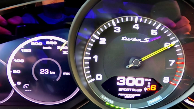 Jedno z nejrychlejších SUV ukázalo své zrychlení na Autobahnu, padne i 300 km/h