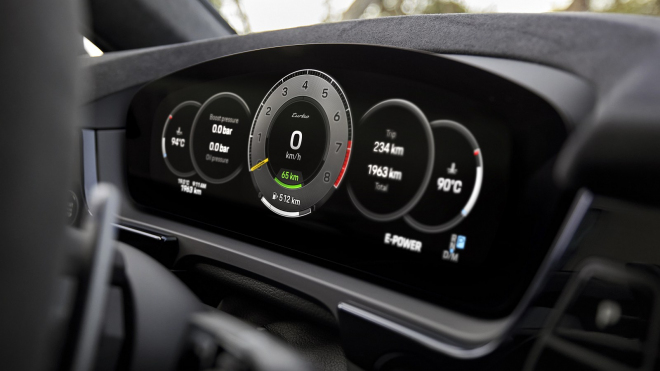 &bdquo;Italský Turek&rdquo; se natočil, jak jede ve svém Porsche 260 km/h po německé dálnici, teď chtějí jeho hlavu