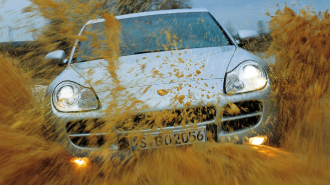 Nadšenec projel se sériovým Porsche Bránou pekla, ukázal, jak výjimečný a dodnes podceňovaný vůz to je