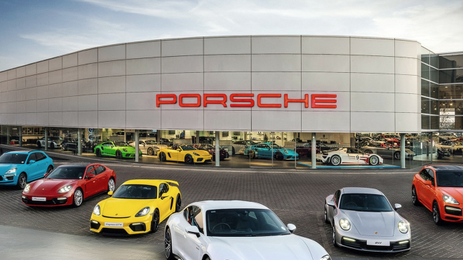 Záplavy v Německu si nevybírají, odneslo je i dealerství Porsche s řadou nových aut