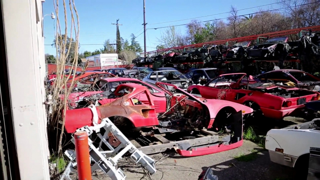 Takhle to vypadá na pohřebišti Ferrari, pěkné pohledy to nejsou