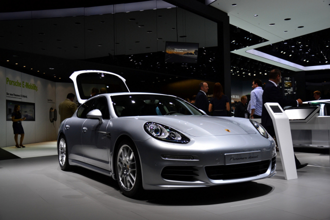 Porsche Panamera Diesel 2014: facelift stuttgartských kamen přináší 300 koní