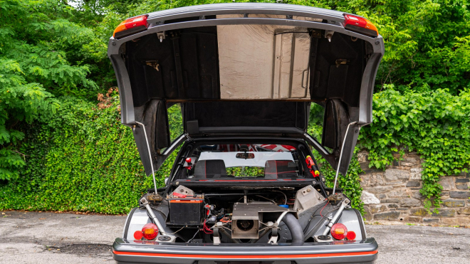 Dodnes nejeté monstrum rallyové skupiny smrti je k mání v silniční verzi, stojí už víc než spousta Ferrari