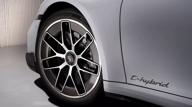 Porsche odhalilo novou 911 Turbo S a je to další hybridní nesmysl vážící pomalu 2 tuny, přesto bude vyžadovat péči jako kojenec