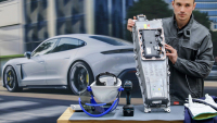 Elektrické fiasko Porsche graduje. Firma zavírá svou továrnu na baterky, stovky lidí dostanou v pondělí padáka