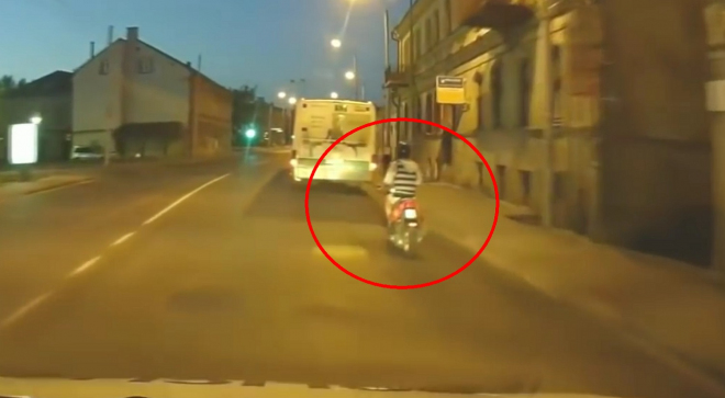 Když už chcete ujíždět policii, zvolte aspoň trochu vhodný stroj (videa)