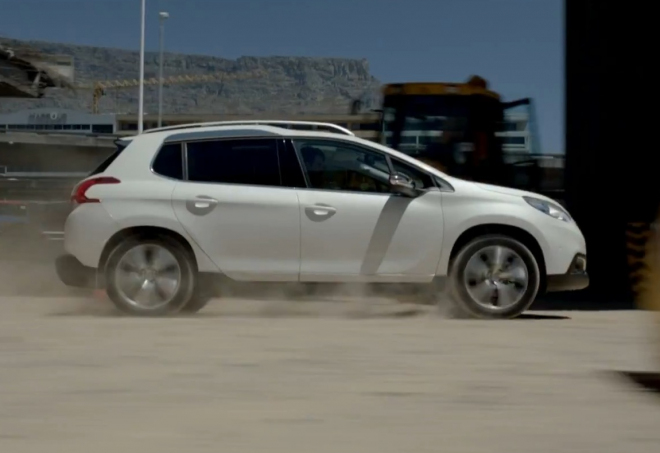 Peugeot 2008 na oficiálních videích naznačuje, co myslí onou jízdou v terénu