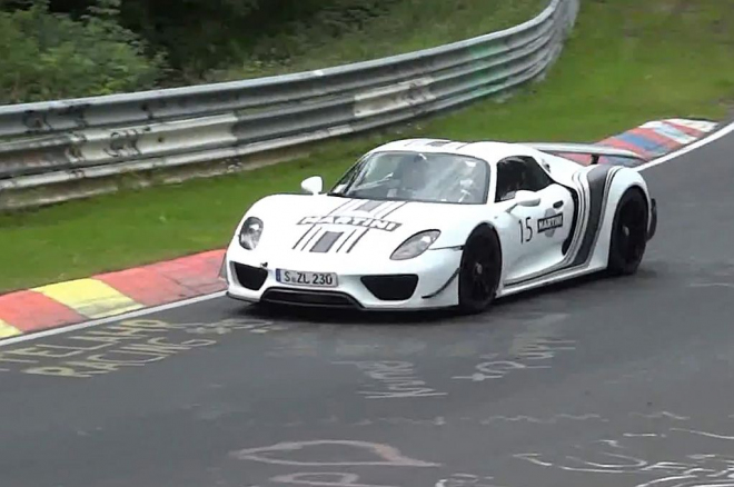 Porsche 918 Spyder: předsériová verze natočena v hávu Martini (video)