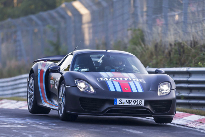 Porsche 918 Spyder smetlo Nordschleife v čase 6:57, pod 7 minutami je jako první