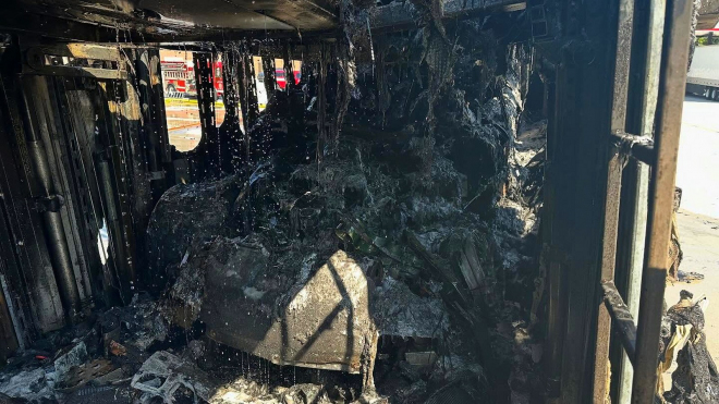 Požár kamionu převážejícího supersporty pohřbil auta za víc jak 30 milionů, z většiny nezbylo vůbec nic