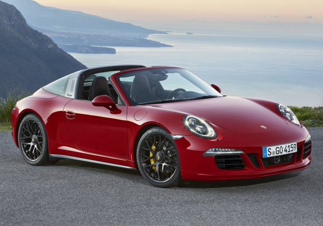Porsche 911 Targa 4 GTS: s větrem ve vlasech a 430 koňmi dá stovku za 4,3 s