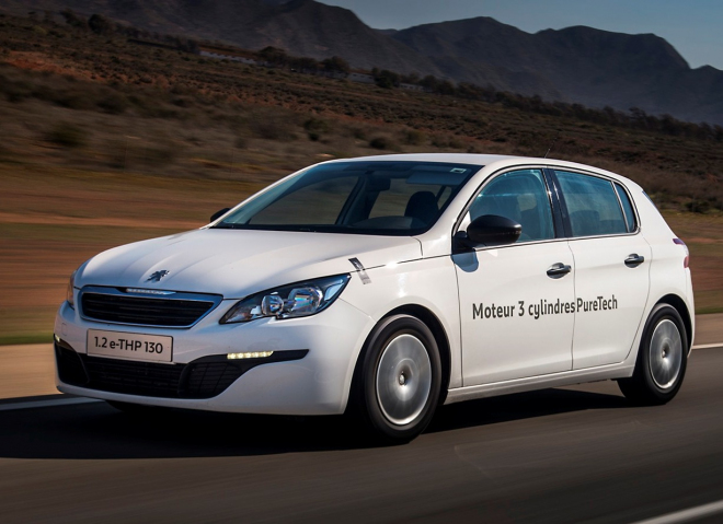 Peugeot 308 1,2 e-THP perlí spotřebou, ujel 1 810 km na nádrž. Jen ne v provozu