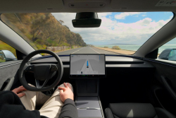 Nadšenci uvěřili snu Elona Muska o schopnosti Tesly přejet USA napříč na autopilot a zkusili to. Auto po 100 km nabouralo