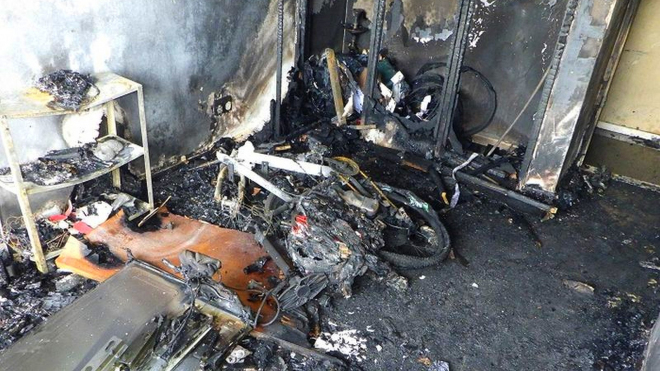 Požáry elektrokol jsou skutečně nebezpečné, majitel natočil, jak explodovalo přímo u něj doma