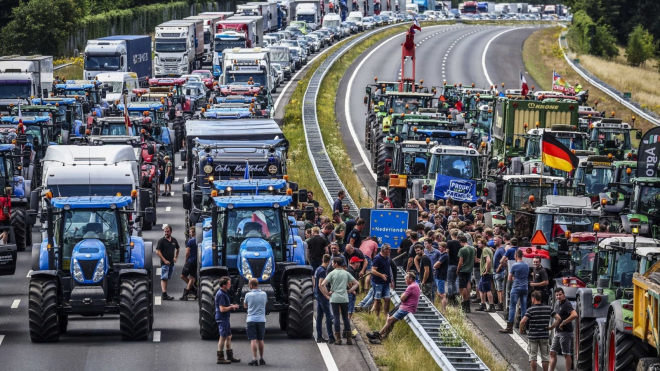 Zemědělci už neblokují jen dálnice traktory, v Německu začínají bojkotovat VW kvůli jeho pokrytectví