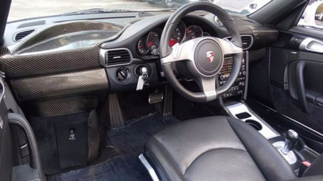 Chcete třímístný interiér, ale McLaren F1 je moc drahý? Tahle 911 ho má