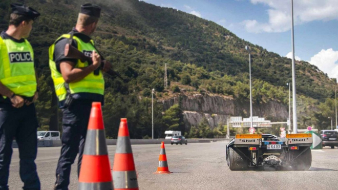 Majitel využil precedens a na značky dostal extrémní závoďák. Policie mu jen salutuje