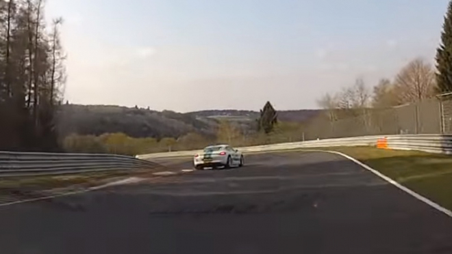 Jak nejezdit po Nordschleife: tento řidič neprojel správně jedinou zatáčku (video)