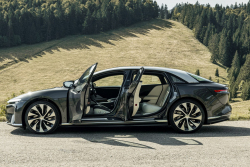Slavný technik popsal 11 měsíců trápení s autem od &bdquo;zrádců Tesly&rdquo;. Vůz nakonec přes veškerou snahu vrátil, byla to noční můra