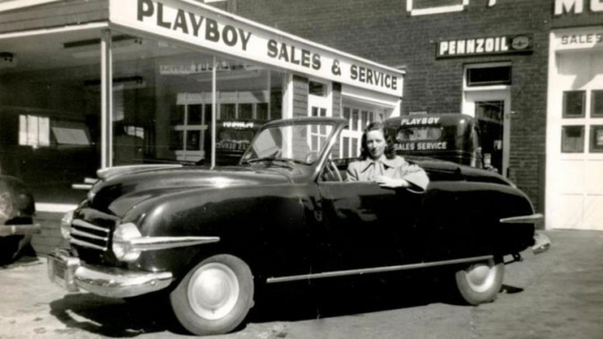 Víte, že slavný magazín zesnulého Hugh Hefnera nese jméno zaniklé automobilky?