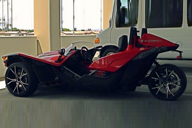 Polaris Slingshot předčasně odhalen, americká tříkolka střílí na KTM X-Bow