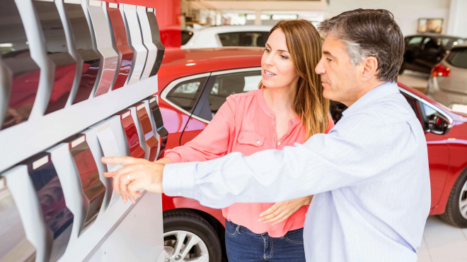 Podle čeho vybírají auta muži? A podle čeho ženy? Výsledek studie popírá mýty