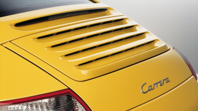 Nadšenec si koupil nejlevnější Porsche 911 997 v nabídce, aniž by ho viděl. Záhy zjistil, proč má zaseklé víko motoru