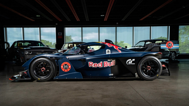 K mání je jediný současný český supersport ve své nejostřejší verzi, v barvách mistrovských F1 mu to sekne