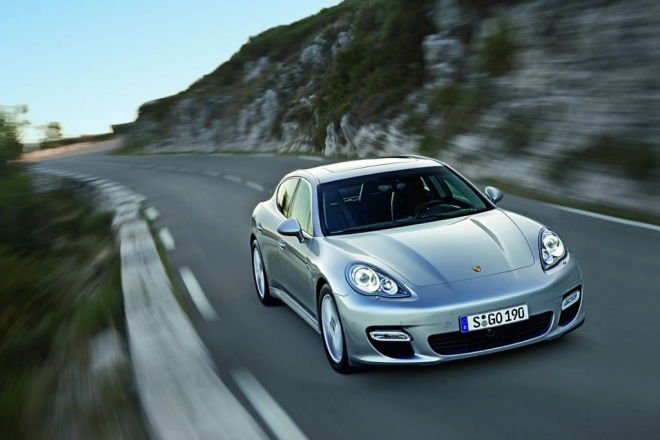 Porsche Panamera: nové foto interiéru, další detaily a první ceny