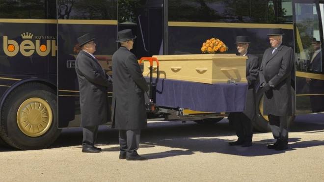 Nejnovější pohřební vůz zcela mění pohled na to, jak může vypadat poslední rozloučení