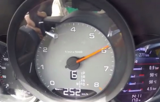 Takhle zrychluje přeplňované Porsche 718 Boxster S z 0 na 250 km/h, umí to i bokem (videa)