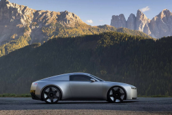 Bizarní novinku Audi vytáhli na veřejné silnice. Pořád vypadá jako 20 let starý koncept, navíc s &bdquo;rakouským knírkem&rdquo;