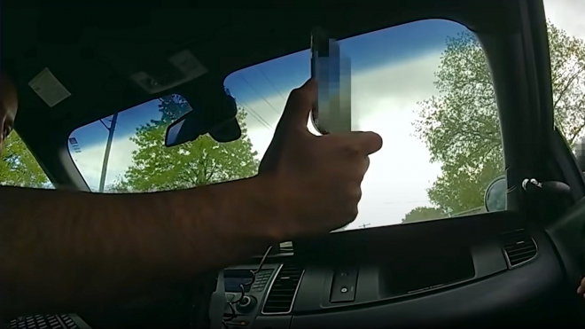 Policisté si ve službě hráli na Rychle a zběsile a natáčeli se při tom, dopadli spíš jako Pat a Mat
