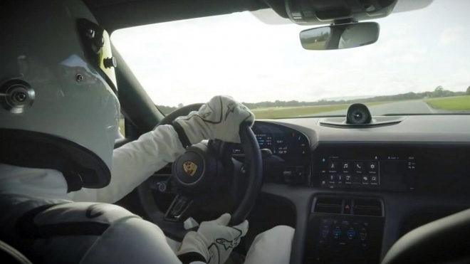 První elektrické Porsche se prohnalo po okruhu Top Gearu, ohromí zvukem i časem