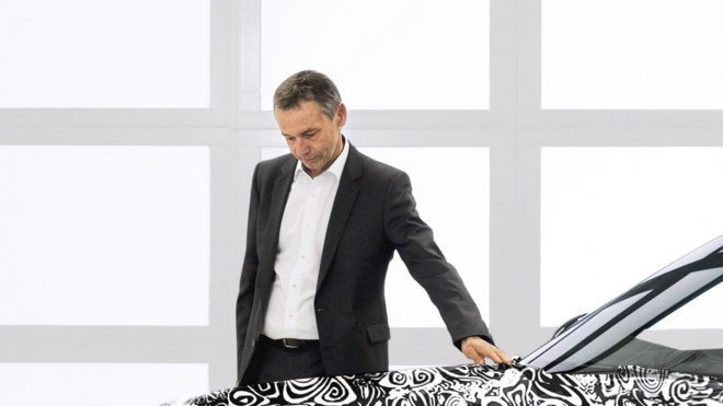 Další z mála automobilek má k elektrickým autům aspoň trochu rozumný přístup