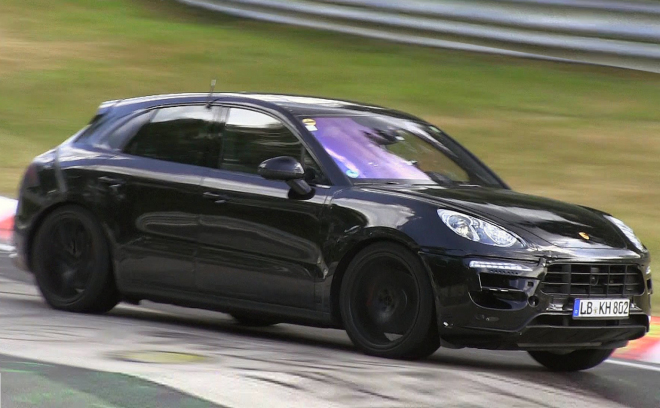 Porsche Macan Turbo S: posílené malé monstrum už řádí po Severní smyčce (video)