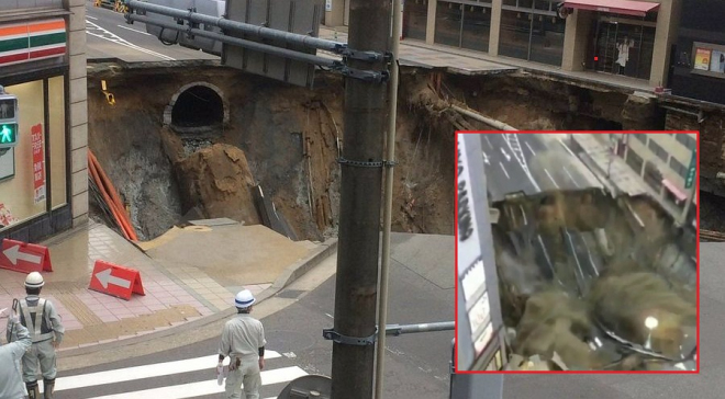 Obří propad země před křižovatkou je něco, co na silnici nechcete zažít (+ videa)