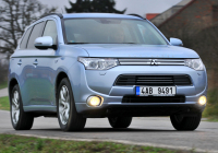 Test Mitsubishi Outlander PHEV: bez zásuvky ani ránu