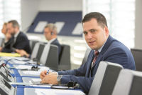 Proč ČR neřeší podvody se stáčenými tachometry u aut z dovozu?