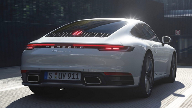 Porsche vysvětlilo, proč světelná lišta jeho aut může za jízdy vypadat jako porouchaná