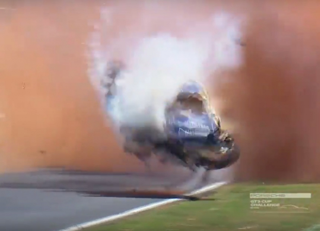 Co všechno lze přežít v autě: devětkrát „přes boudu” v 911, přesto jen poraněná ruka (video)