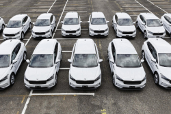 Ojeté elektromobily v Nizozemsku nikdo nechce, říká analytik. Ceny klesly o čtvrtinu, na place stojí už 100 dnů