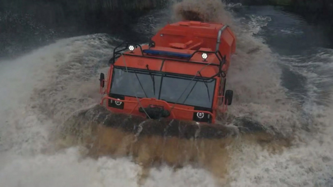 Rusové dokončili obojživelné monstrum jako z časů SSSR. Nezastaví ho prý nic, jeho motor může běžet nonstop měsíce v mrazu