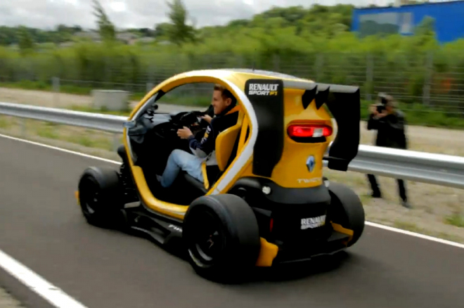 Renault Twizy F1 znovu na videu, tentokrát se Sebastianem Vettelem za volantem