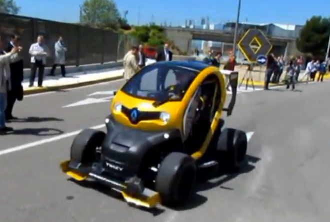 Renault Twizy F1 poprvé v akci, jako robotický vysavač nejen vypadá (video)