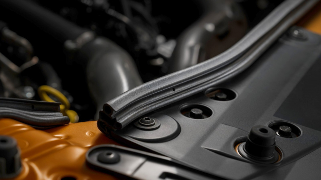 Rus rozebral nový Renault Duster, našel v něm věci, které v novém autě najít nechcete