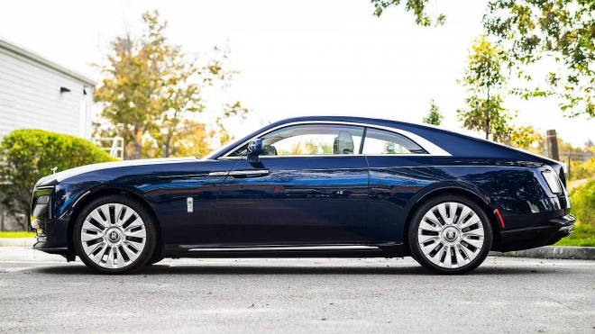 Už se provalilo, že první elektrický Rolls-Royce je propadák, ne hit. Prodeje i ceny dál padají, slevy jdou do milionů