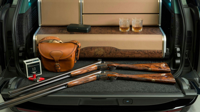 Pušky, náboje a &bdquo;tvrdej&rdquo;. Nové řešení &bdquo;problému příliš levných SUV&rdquo; bere dech svou okázalou prostopášností