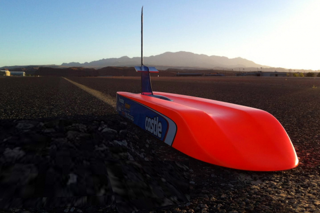 Nejrychlejší modýlek auta v akci snadno přehlédnete, jede až 315 km/h (video)