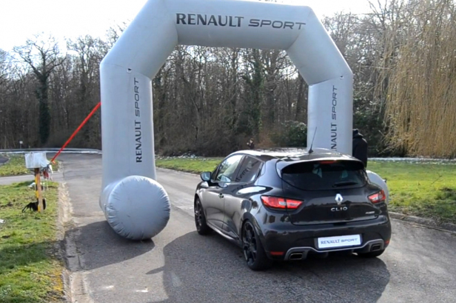 Renault Clio RS 2013 a jeho launch control v akci: show must go on (videa)